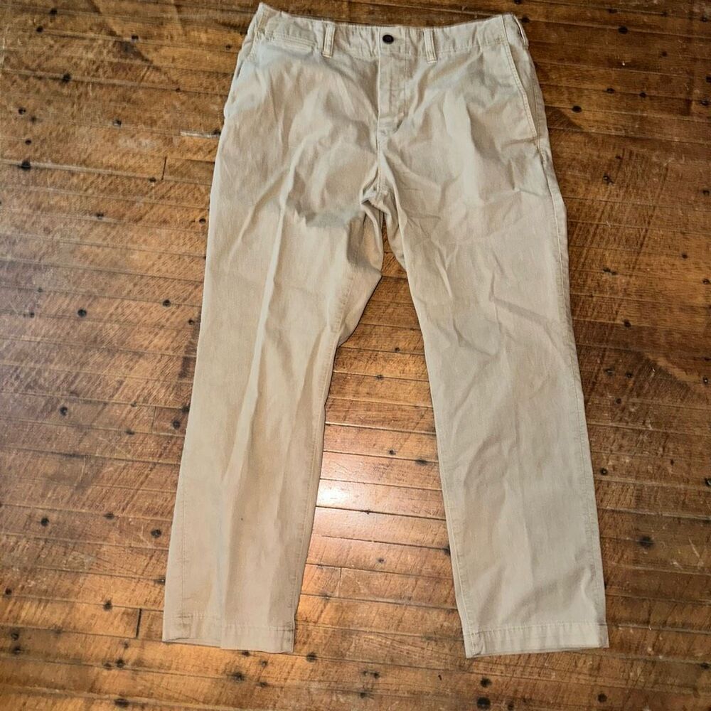 American Eagle tan Original Straight 33x30 flat front business casual slacks